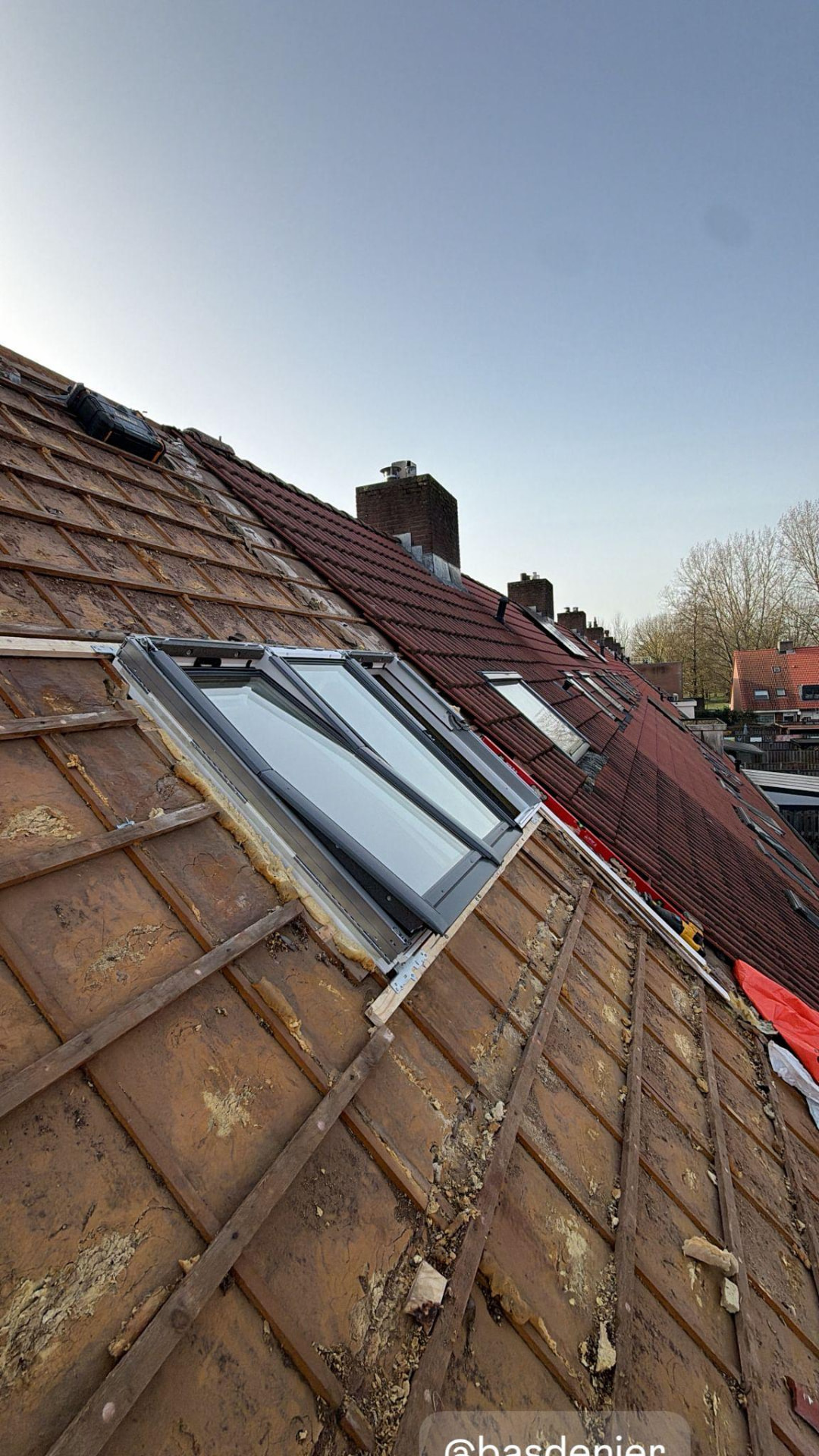 Dakraam in aanbouw met isolatie en latten