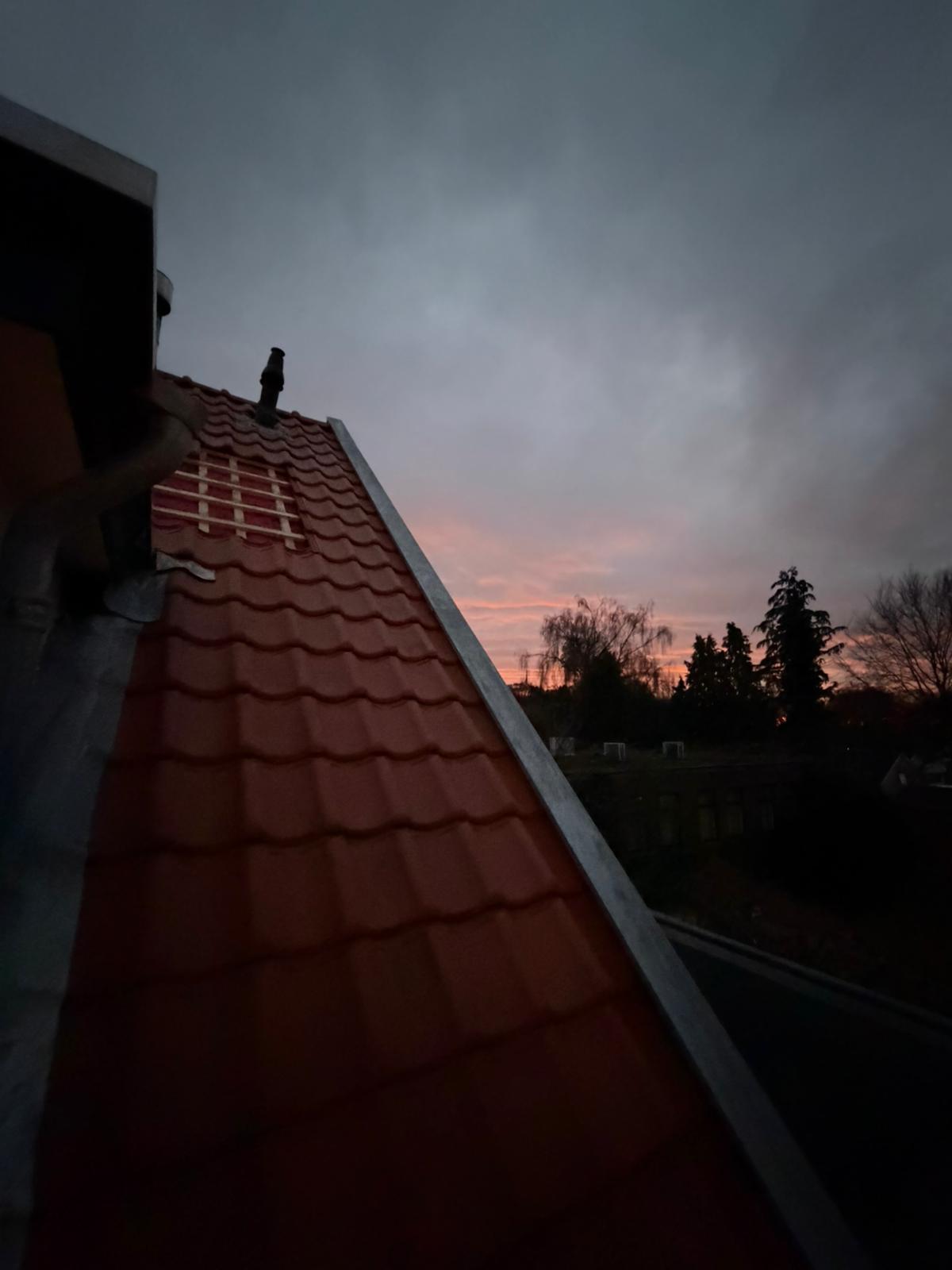 Opgeleverd dak in schemerlicht