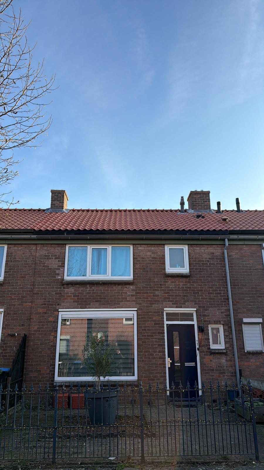 Opgeleverde woning met nieuw pannendak door STbouw